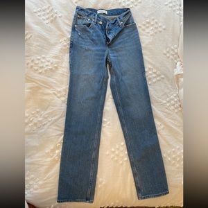 Abercrombie and Fitch 90s Straight Leg Ultra High Rise size 26/2 Long